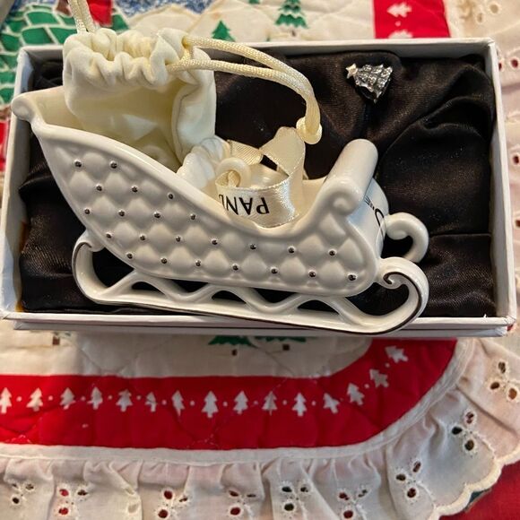 EUC Pandora Unforgettable Moments 2014 Sleigh with Christmas tree charm - Picture 2 of 7
